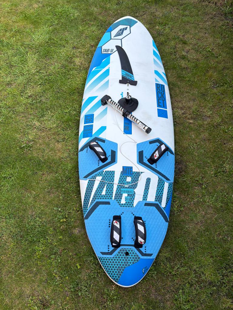 Tabou Rocket MTE 135 (2020) – Zeer nette freeride plank, Watersport en Boten, Windsurfen, Gebruikt, Plank, Tabou, Minder dan 250 cm