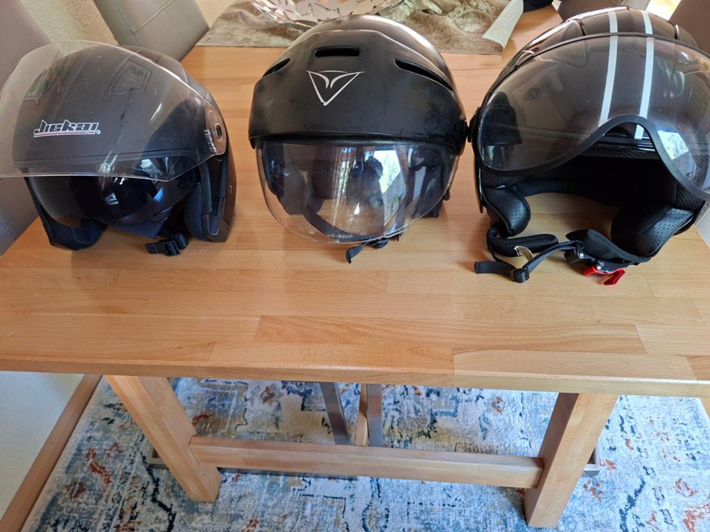 3 helmen, Ophalen, Zo goed als nieuw