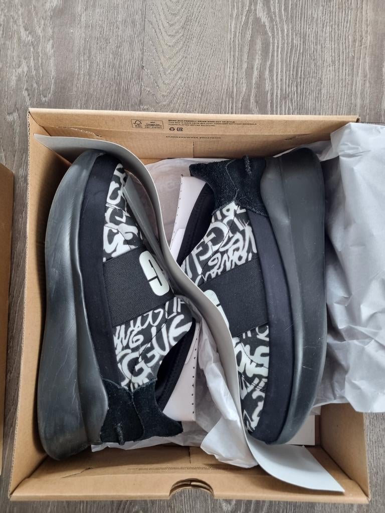 UGG Neutra Sneaker Graffiti Pop - Limited Edition - Maat 39, UGG, Zwart, Ophalen of Verzenden, Sneakers of Gympen