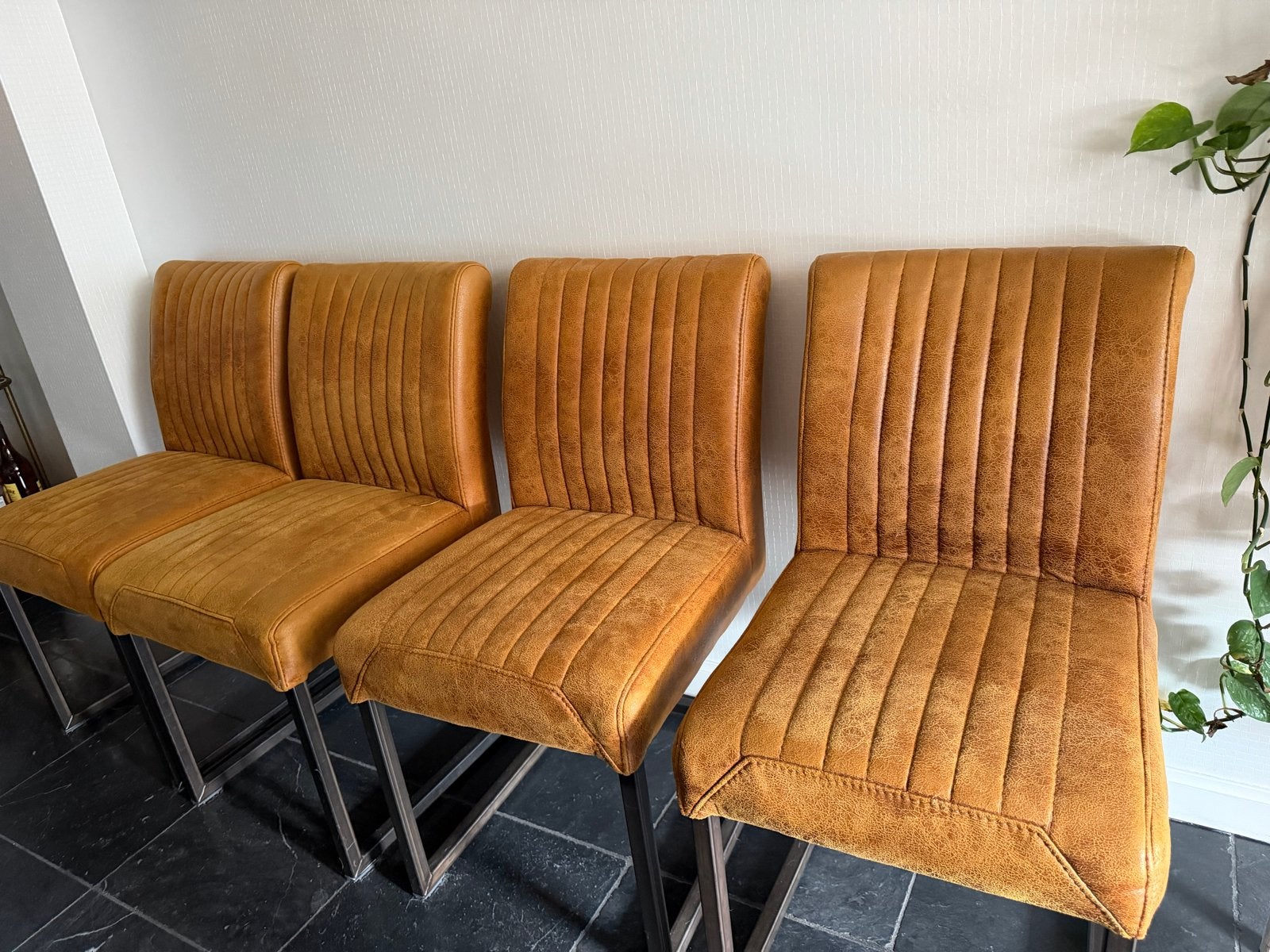 4 Industriële Cognackleurige Stoelen met Scratch No More, Huis en Inrichting, Stoelen, Ophalen, Gebruikt, Bruin, Vier