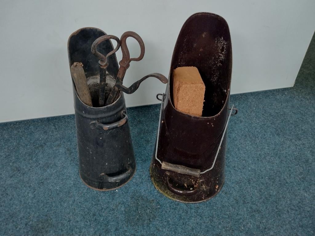 Ouderwetse kolenpot met gereedschap., Ophalen of Verzenden