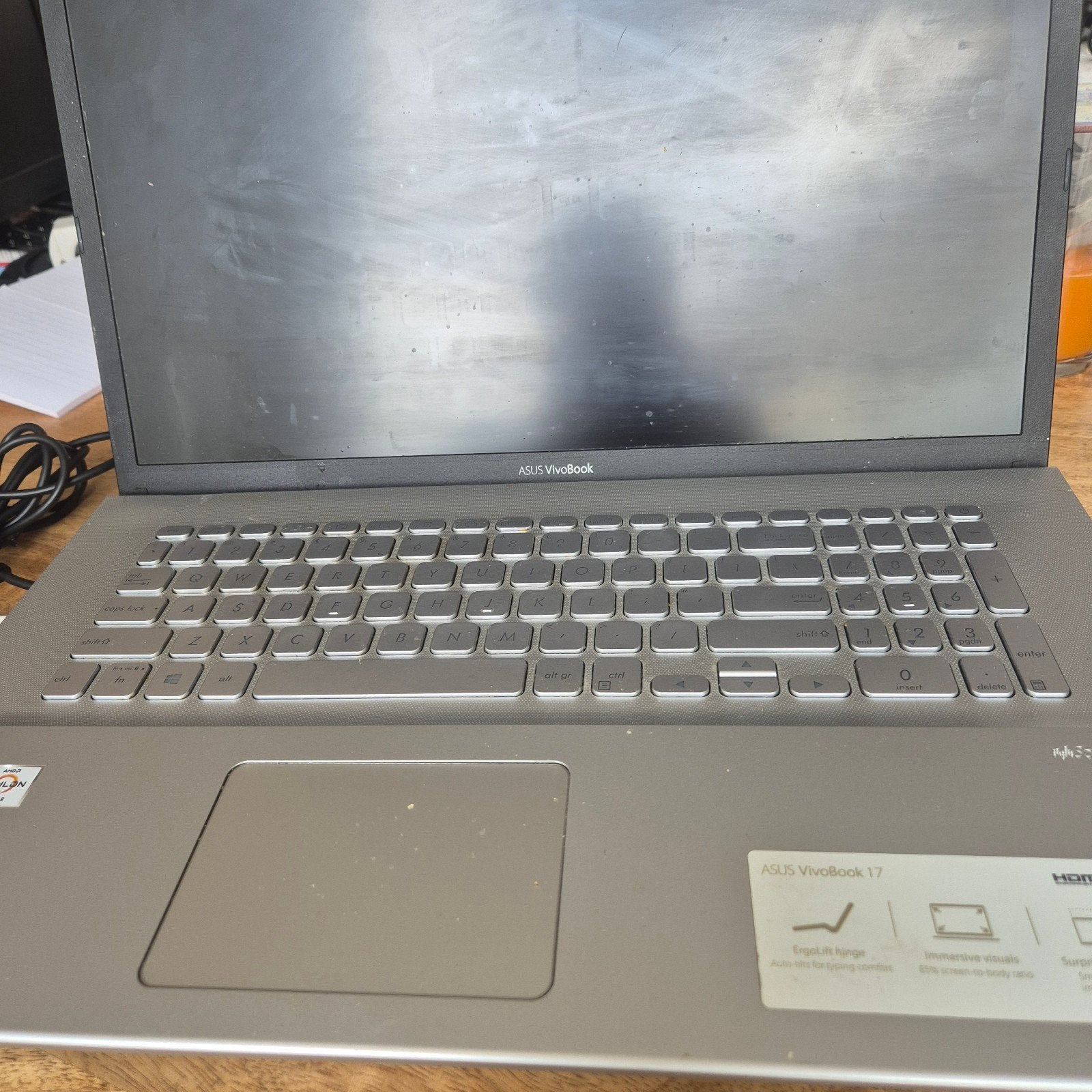 Asus Vivobook model 712D defect, Computers en Software, Windows Laptops, 17 inch of meer, SSD, 2 tot 3 Ghz, Ophalen