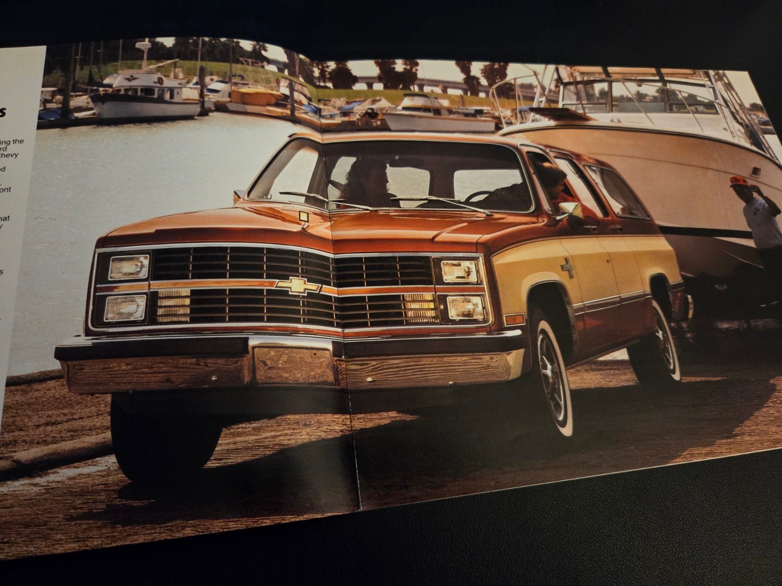 Brochure Chevrolet Suburban 1983 USA, Ophalen of Verzenden, Zo goed als nieuw, Chevrolet
