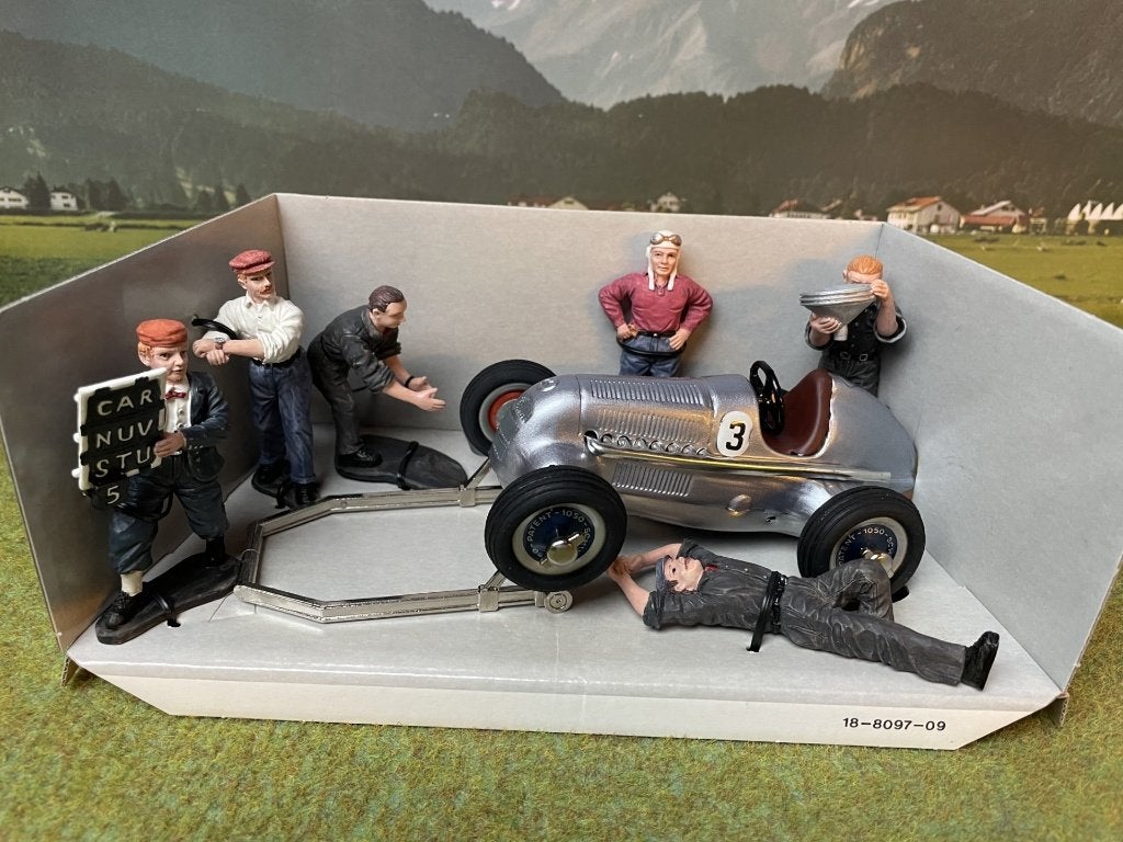 SCHUCO 01017 Studio mit Figurensatz Mercedes , Ophalen of Verzenden