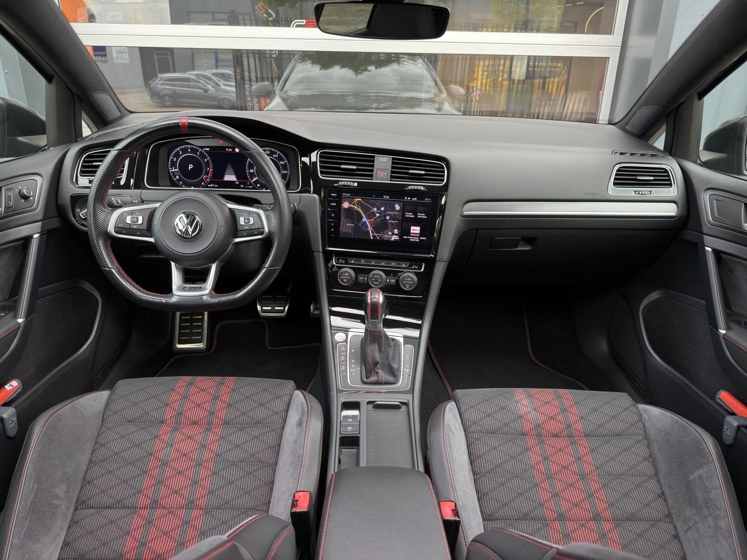 Volkswagen Golf 2.0 GTI TCR | Navigatie | Panoramadak | Virt, 1330 kg, Gebruikt, 4 cilinders, 1984 cc