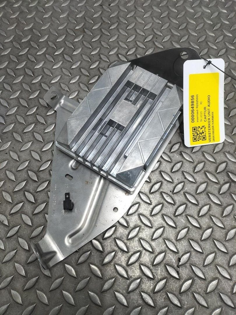 RENAULT CAPTUR VERSTERKER UNIT AUDIO 280618626R 2025, Ophalen of Verzenden, Gebruikt, Stiba lid