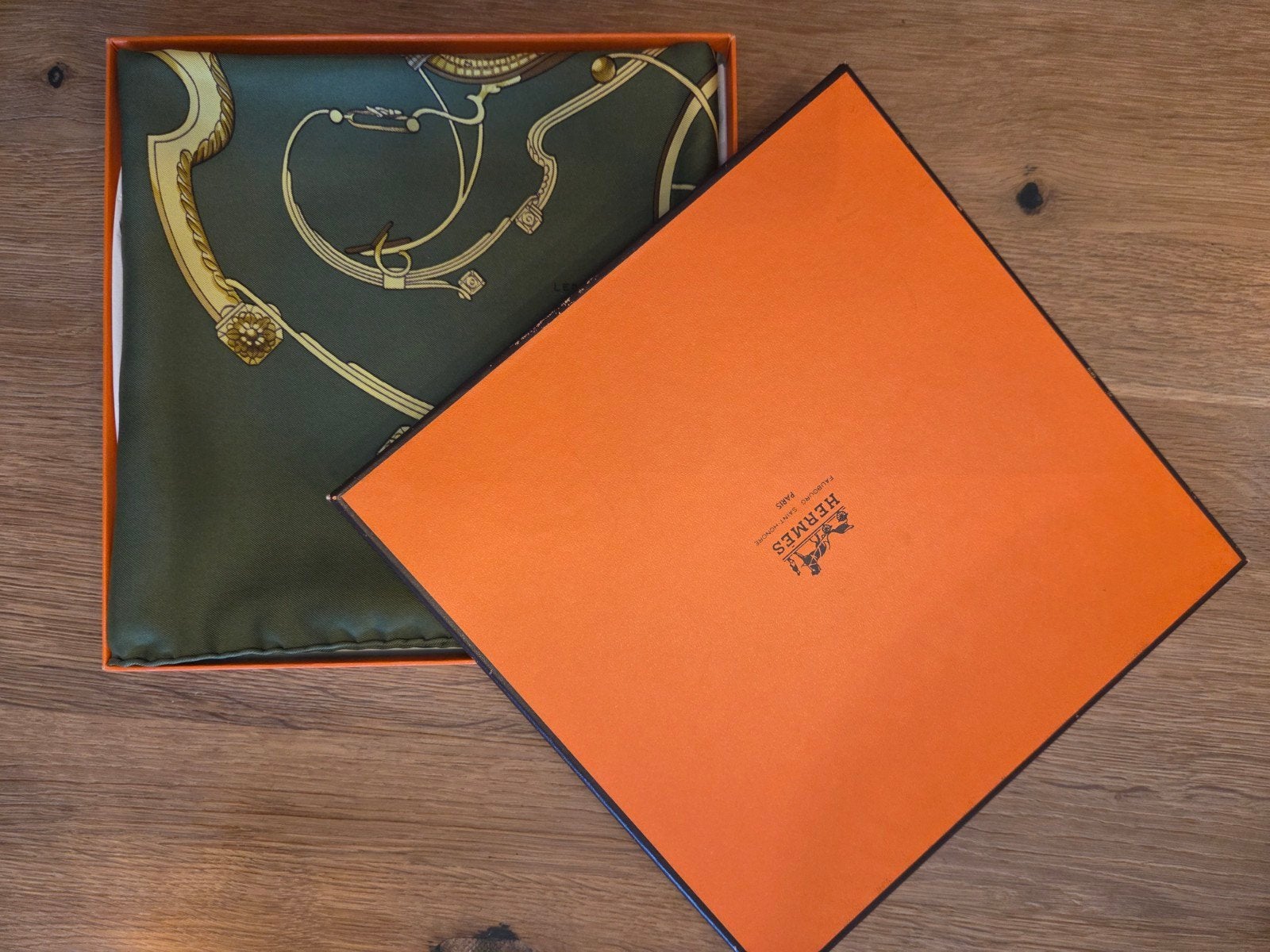 Hermes sjaaltje, Ophalen, Zo goed als nieuw, Maat 38/40 (M), Sjaal