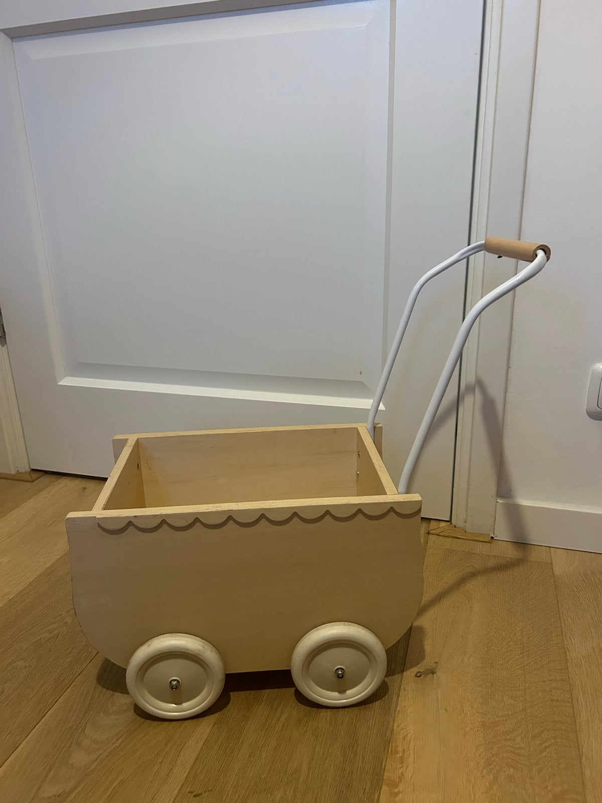 Houten poppenwagen Petit Amelie, Ophalen, Zo goed als nieuw, Babypop