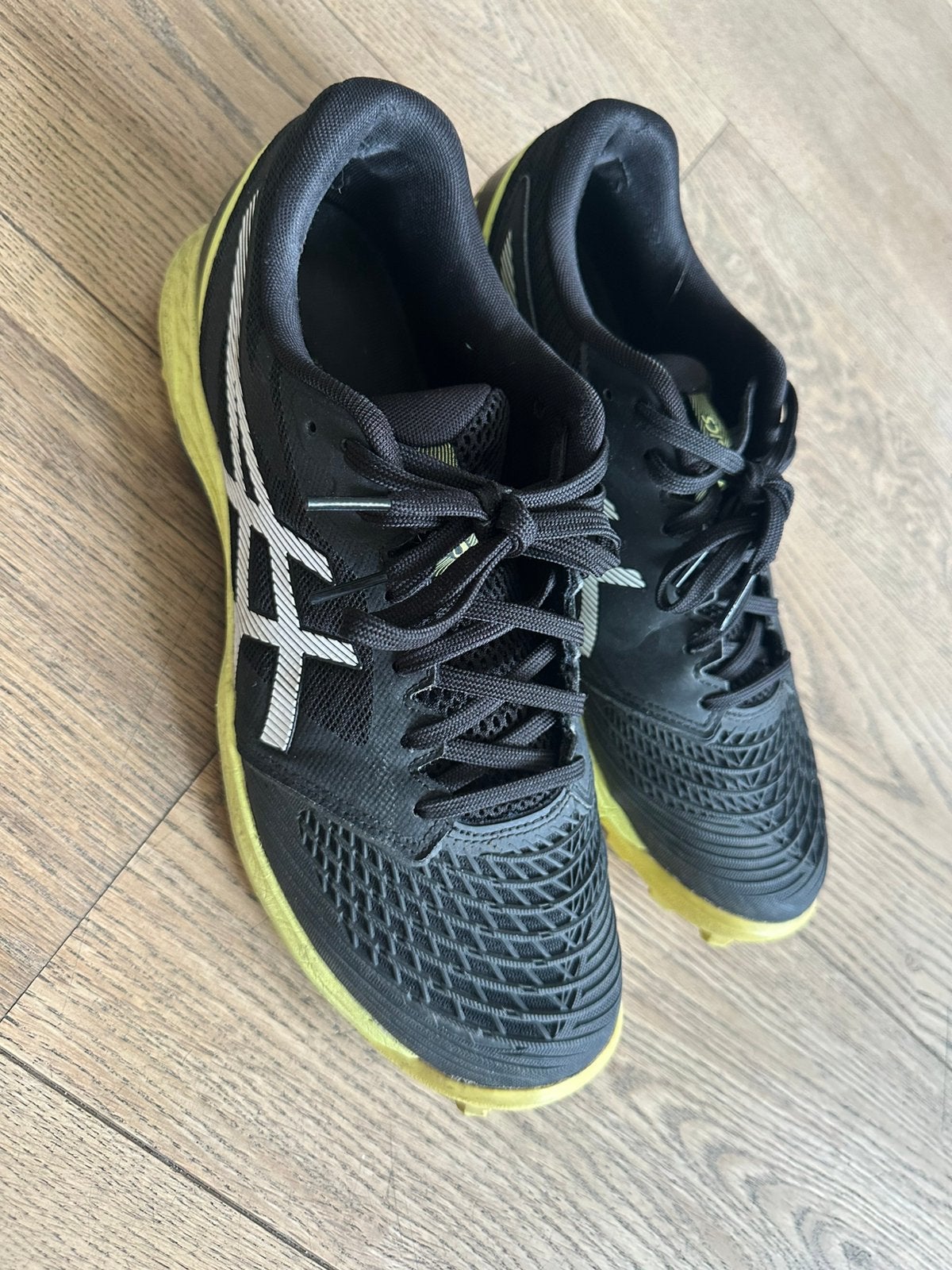 Hockeyschoenen Asics veld, Sport en Fitness, Ophalen, Zo goed als nieuw, Schoenen