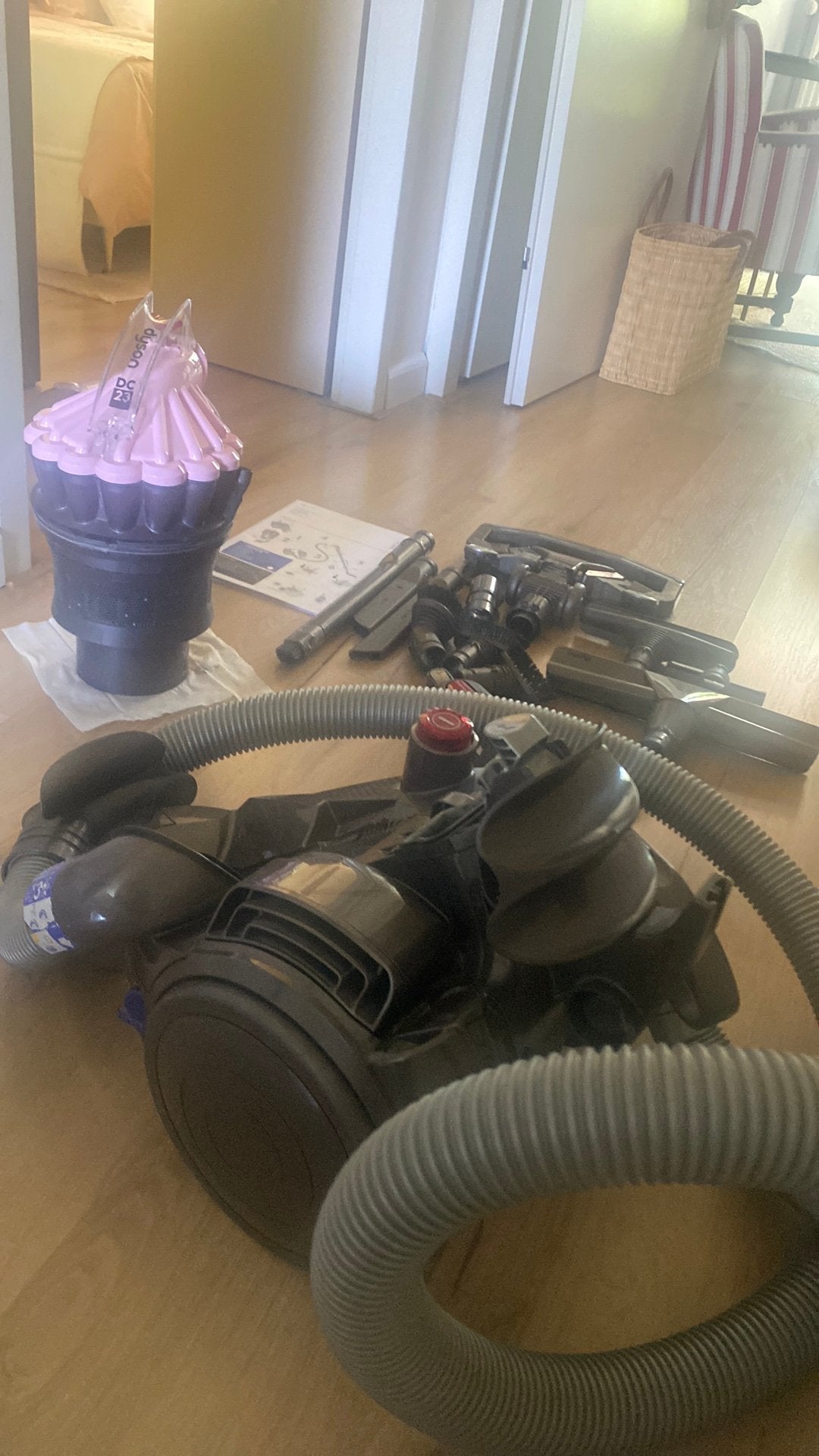 Dyson DC 23 pink compleet, Witgoed en Apparatuur, Stofzuigers, Ophalen of Verzenden, Zo goed als nieuw, 1200 tot 1600 watt