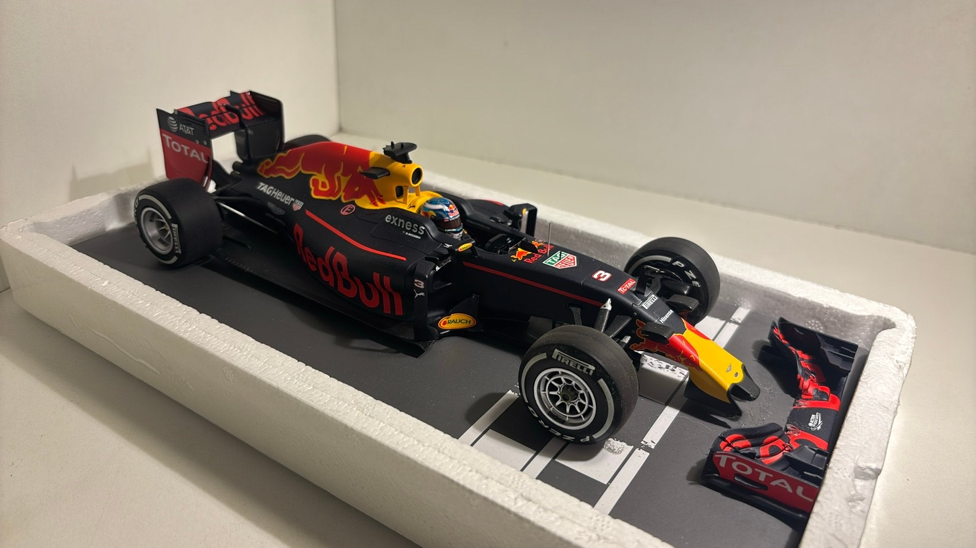 F1 red bull rb12 d.ricciardo spanish schade minichamps 1.18, Ophalen of Verzenden, A, A, A