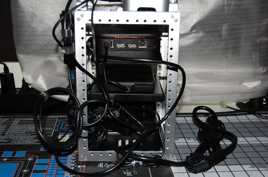 Mediarack:Kamrui Ak1Plus|SSD/HDD/M2/floppy/DVD|USBhub|W11Pro, Ophalen of Verzenden, Zo goed als nieuw
