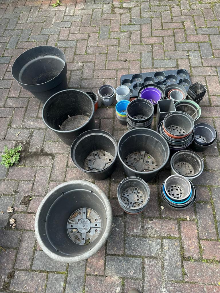 Diverse partij gebruikte bloempotten en kweekbakken, Ophalen, Kunststof, Gebruikt, Rond