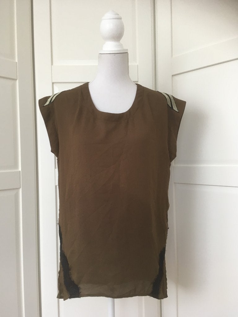 Sweewe army groene military chiffon top, maat M (valt als L), Maat 38/40 (M), Sweewe, Ophalen of Verzenden, Korte mouw