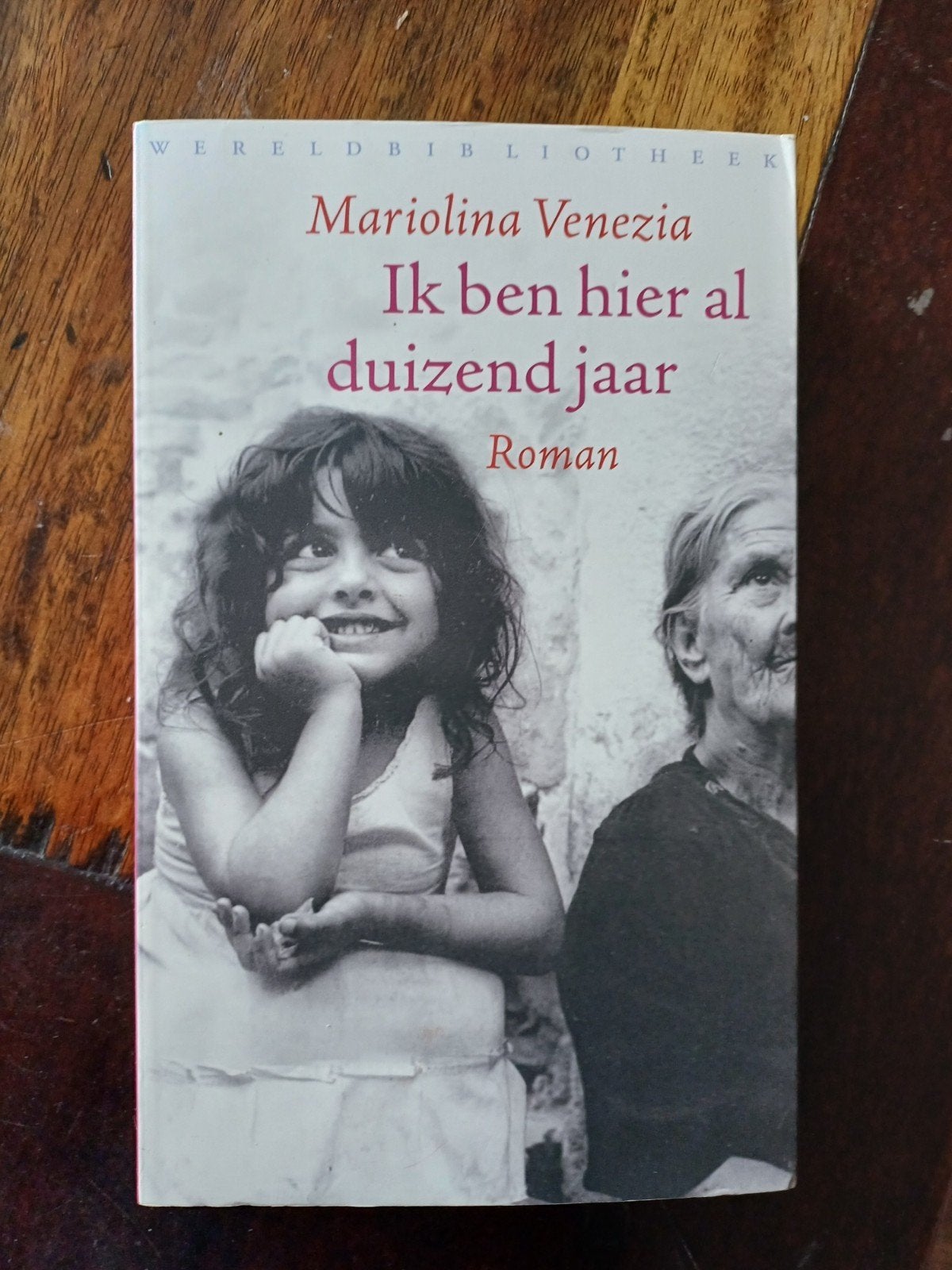 Ik ben hier al duizend jaar - Mariolina Venezia, Ophalen of Verzenden, Zo goed als nieuw, Mariolina Venezia, Europa overig