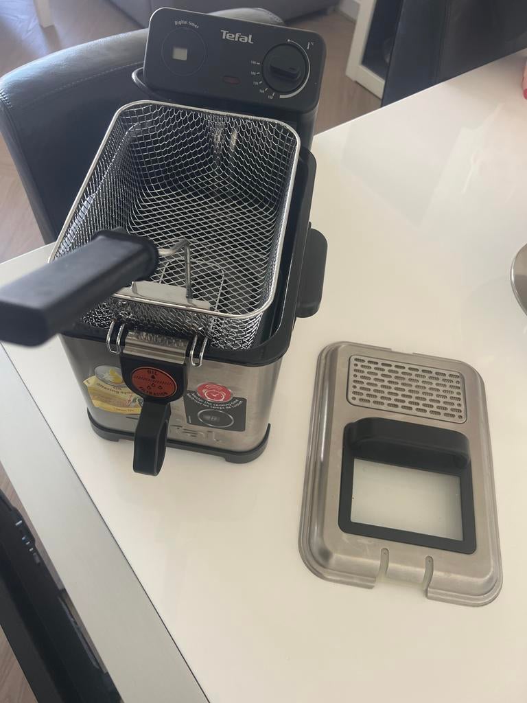 Tefal Friteuse met digitale timer en uitneembare pan, Witgoed en Apparatuur, Frituurpannen, 2 tot 3 liter, Ophalen, Zo goed als nieuw