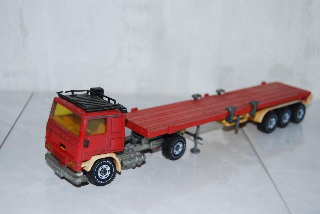 Siku V318 Container Transporter (Rood), Ophalen of Verzenden, Gebruikt, Bus of Vrachtwagen, SIKU