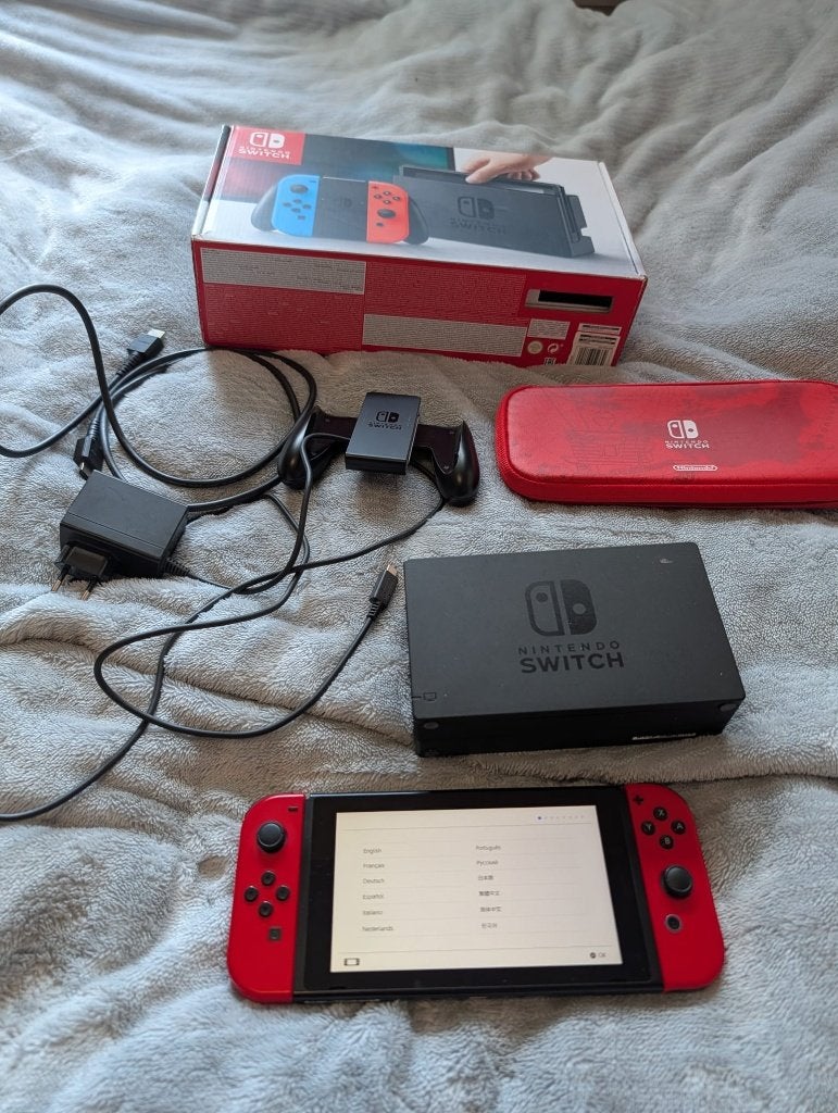 Nintendo switch (Mario Odyssey joycons en inclusief hoesje), Ophalen, Zo goed als nieuw, Met 2 controllers, Switch 2019 Upgrade