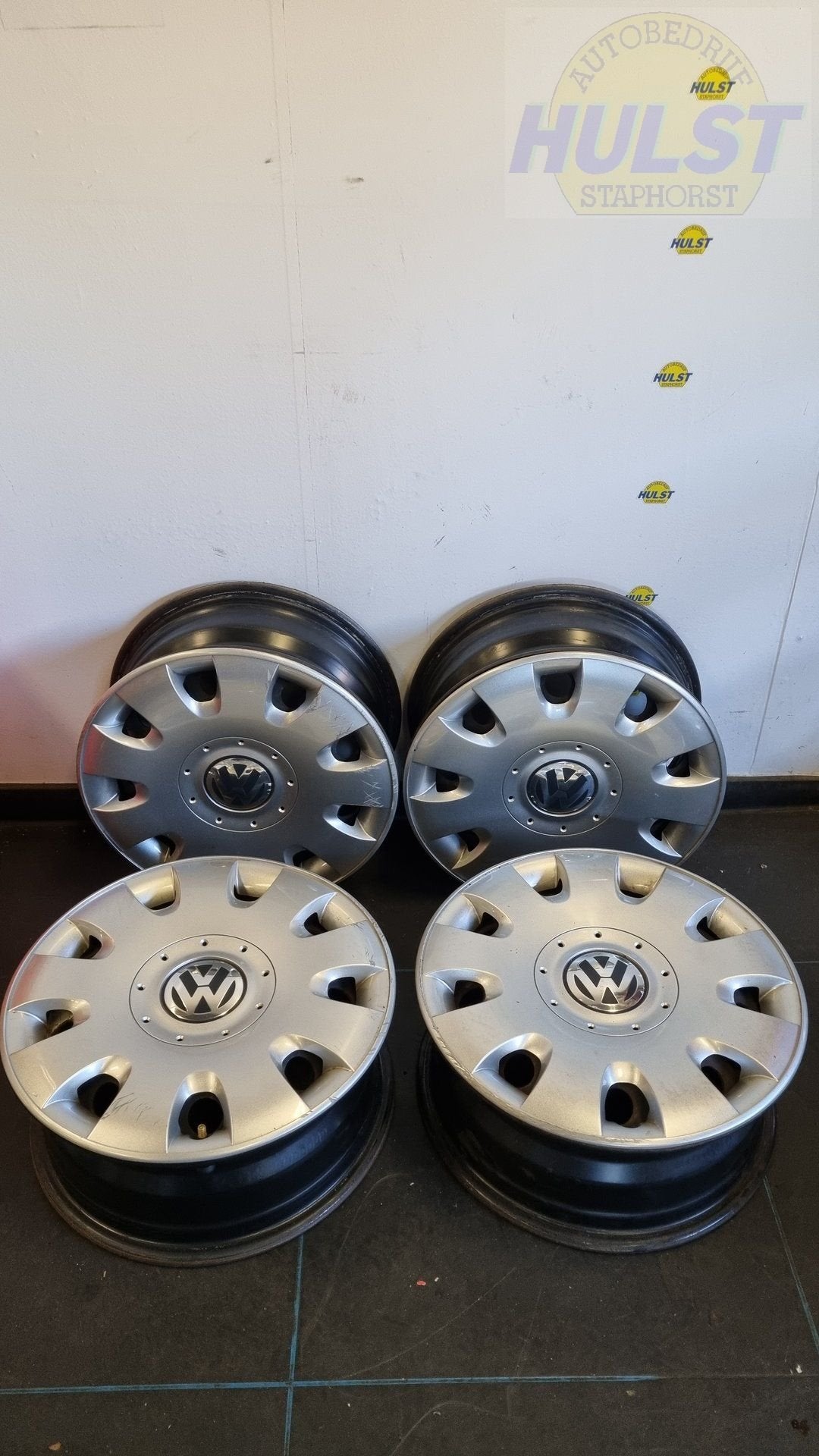Set originele VW velgen met wieldoppen 6x15, Ophalen, Gebruikt, 15 inch, Velg(en)