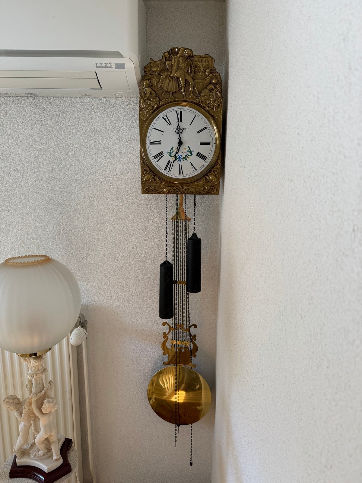 Antieke wandklok met gewichten en slinger, Ophalen