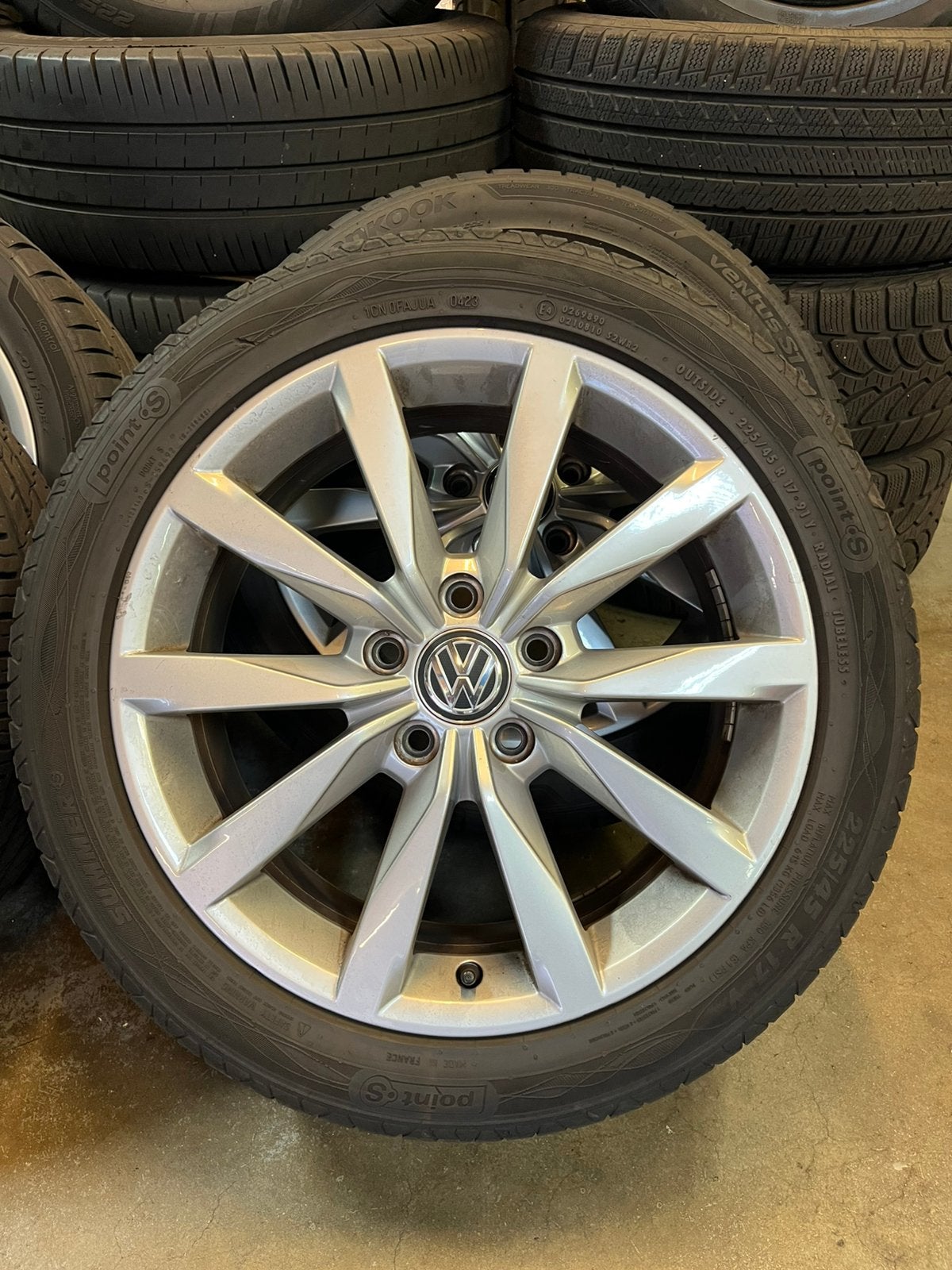 ORIGINELE VOLKSWAGEN VELGEN + BANDEN 5X112 / 17 INCH NETJES, Auto-onderdelen, Banden en Velgen, Ophalen, Banden en Velgen, 17 inch