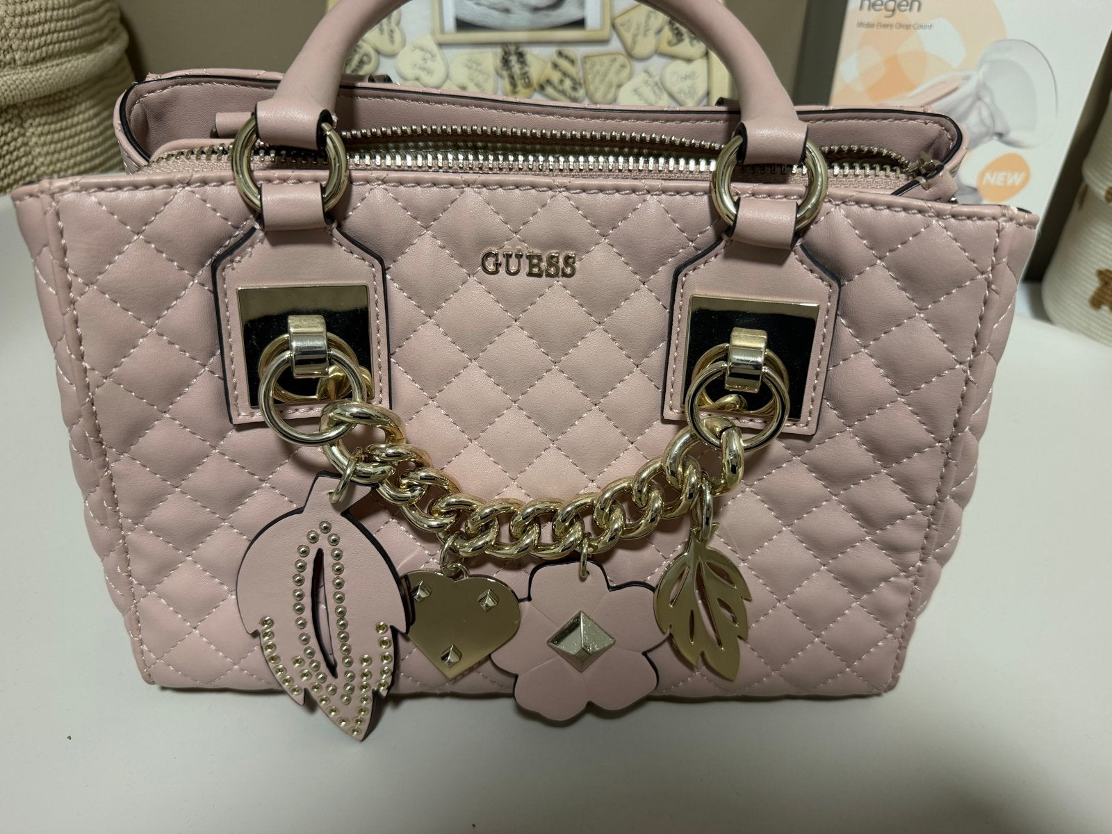 Guess handtas roze met gouden details NIEUW, Ophalen of Verzenden, Nieuw, Roze, Handtas