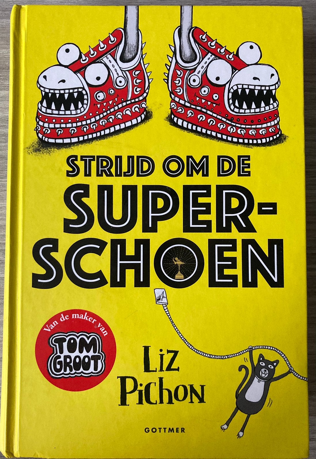 Strijd om de superschoen - Liz Pichon, Ophalen of Verzenden, Zo goed als nieuw