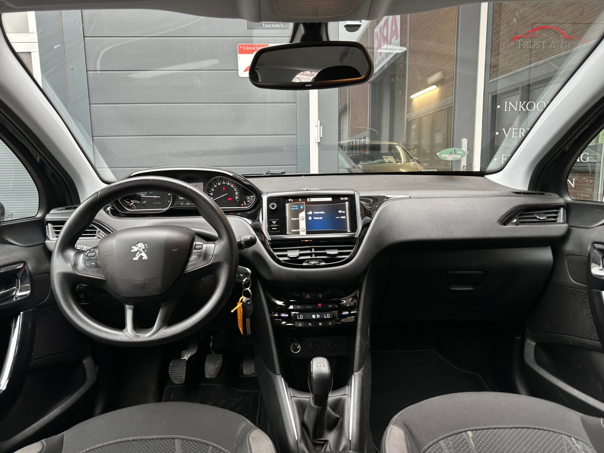 Peugeot 208 1.2 VTi Envy|Nap|Pdc|Navi|Cruise|Trekhaak|Airco, Auto's, Peugeot, Voorwielaandrijving, Euro 5, Gebruikt, 31 €/maand