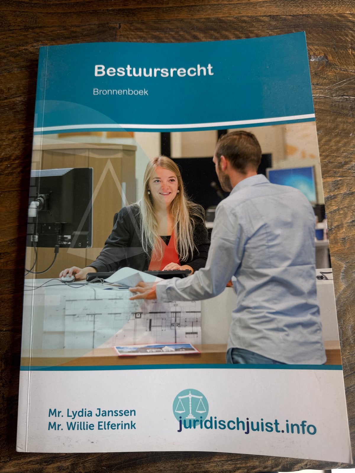 Bestuursrecht Bronnenboek - Mr. Janssen & Mr. Elferink, Ophalen of Verzenden, Gamma, Zo goed als nieuw, MBO