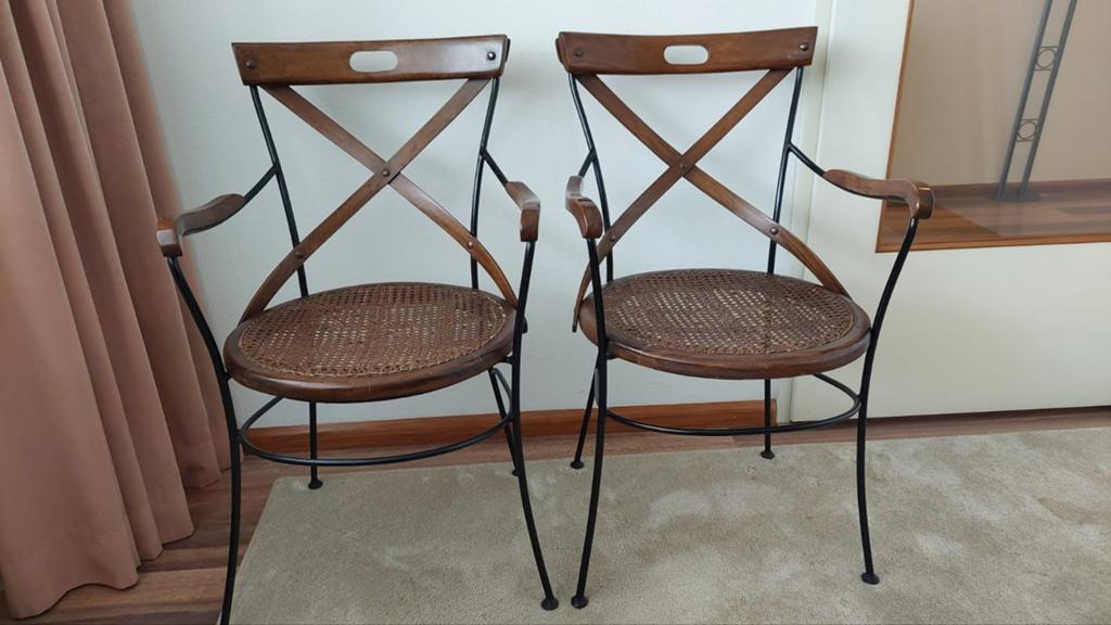 Bistrostoelen 2 stuks, mediterrane stijl met cross back, Ophalen, Zo goed als nieuw, Bruin, Eén