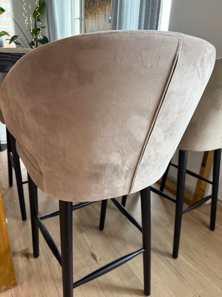 4 Richmond barstoelen in khaki velvet, Huis en Inrichting, Barkrukken, 4 krukken, Ophalen of Verzenden, Zo goed als nieuw, Metaal