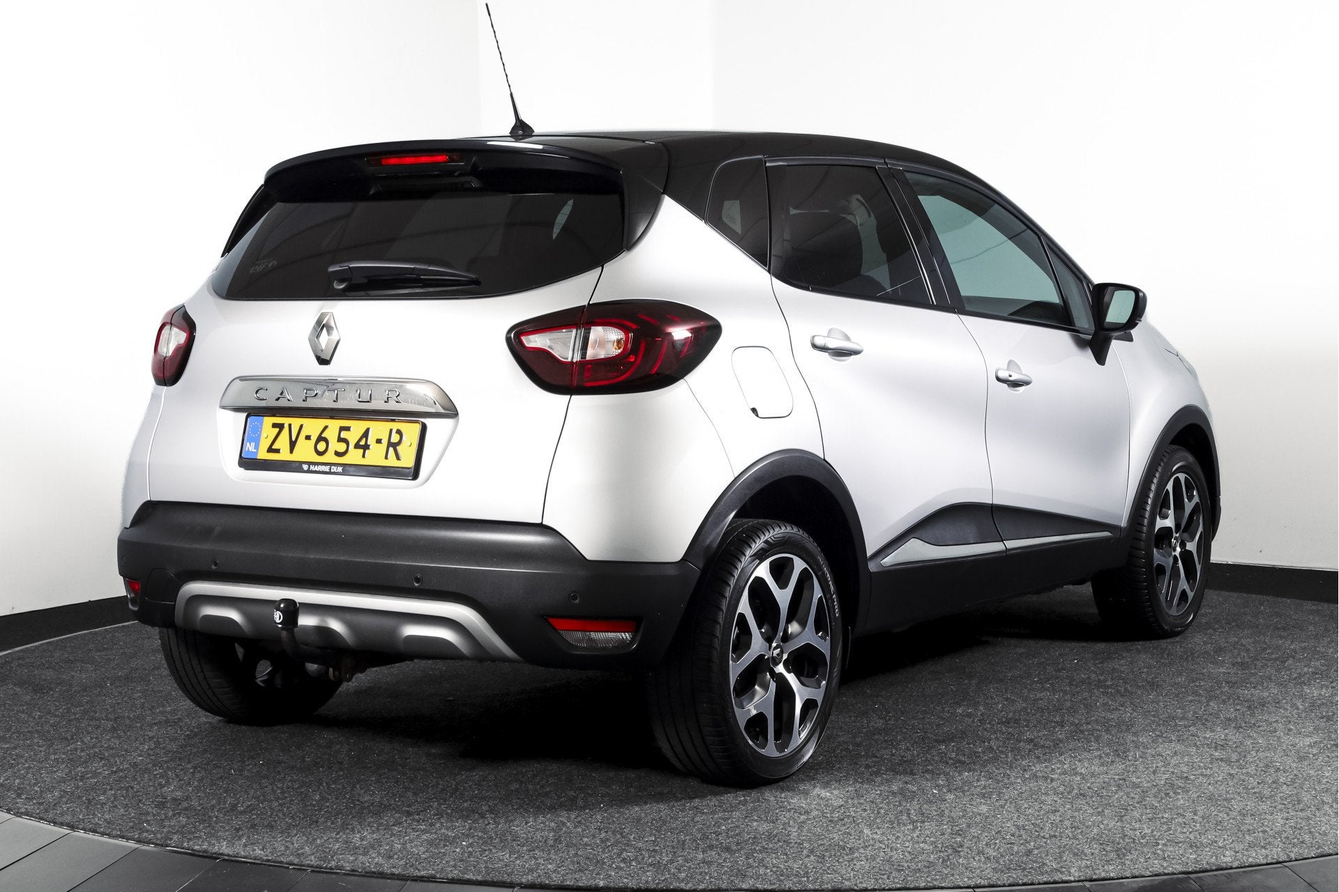 Renault Captur 1.2 TCe 120 PK Intens - Automaat | Trekhaak |, Gebruikt, Euro 6, 4 cilinders, 635 kg