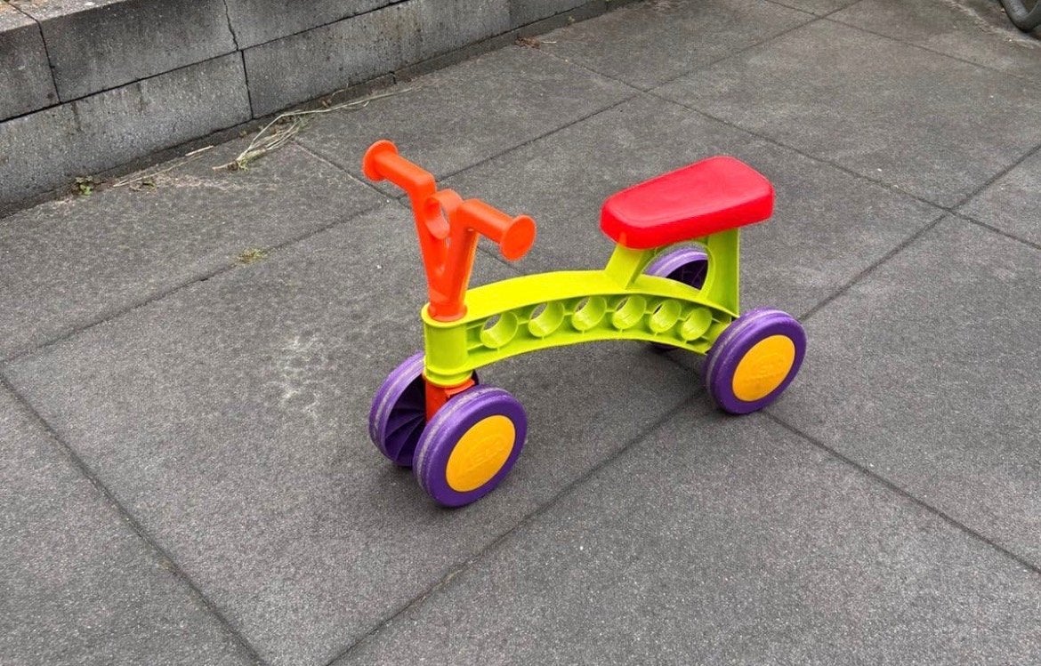 Kleurrijke loopfiets voor de allerkleinsten