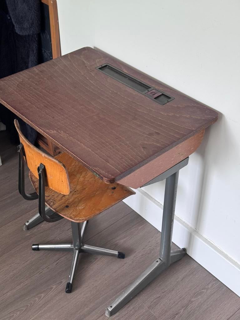 Antiek / vintage achoolbankje, Huis en Inrichting, Bureaus, Ophalen, Zo goed als nieuw