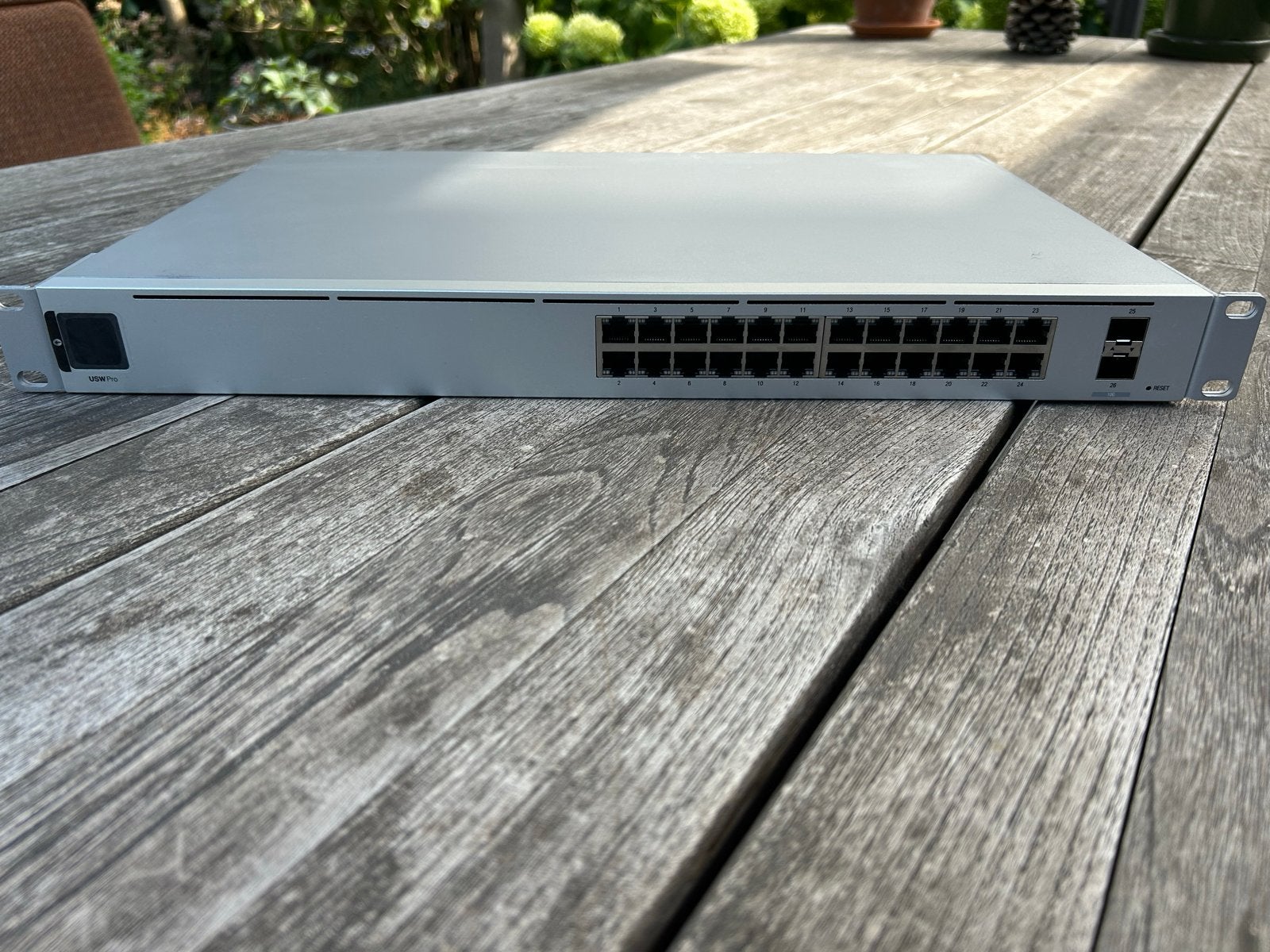 Ubiquiti UniFi Switch Pro 24 (USW Pro 24), Computers en Software, Netwerk switches, Ophalen of Verzenden, Zo goed als nieuw