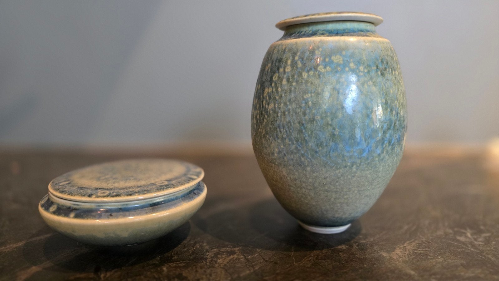 Set van 2 aardewerken dekselpotjes - Blauw/Groen, Ophalen of Verzenden