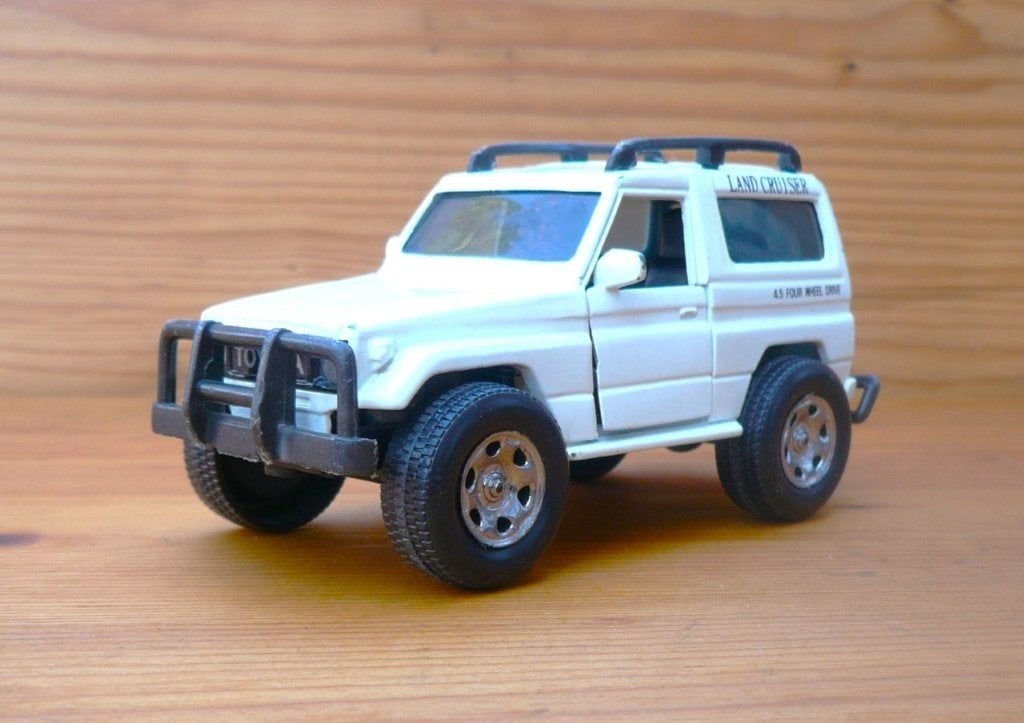 New Ray Toyota landcruiser LX 4,5 1/32 push toy, Ophalen of Verzenden, Zo goed als nieuw, Auto, Overige merken