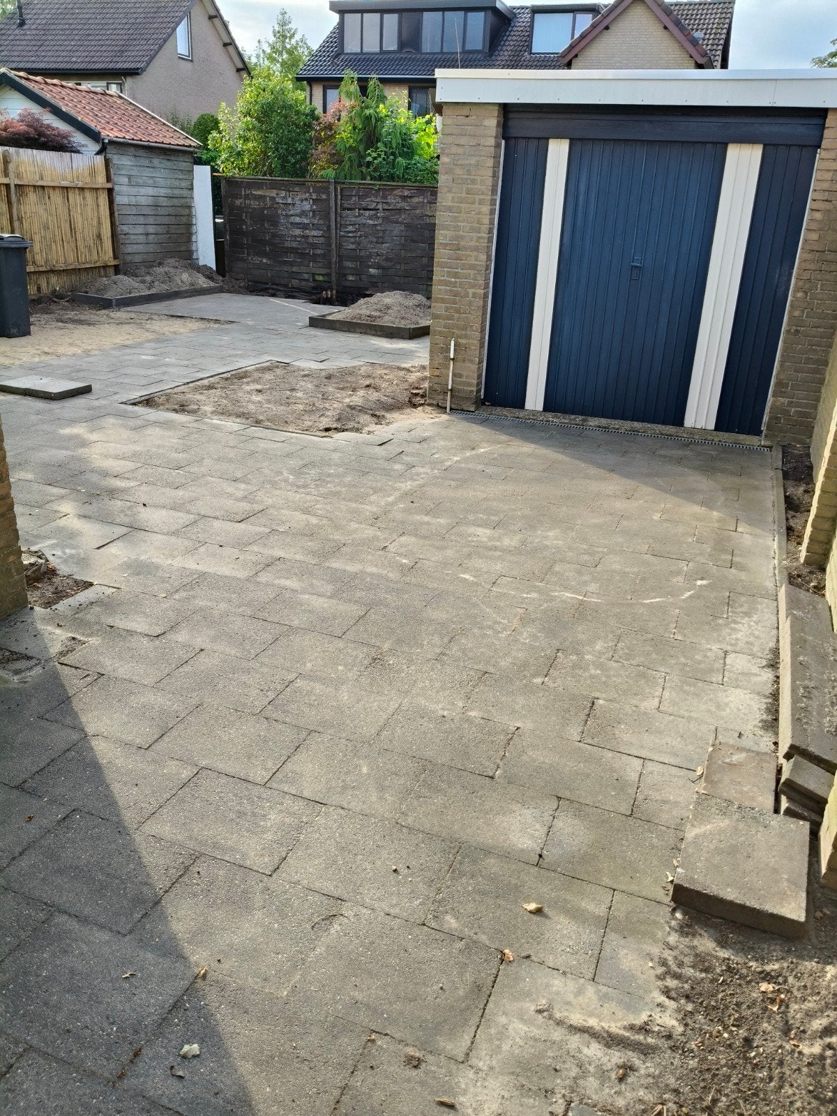 Gratis betontegels voor terras of oprit, Gebruikt, Ophalen of Verzenden, 10 m² of meer, Beton