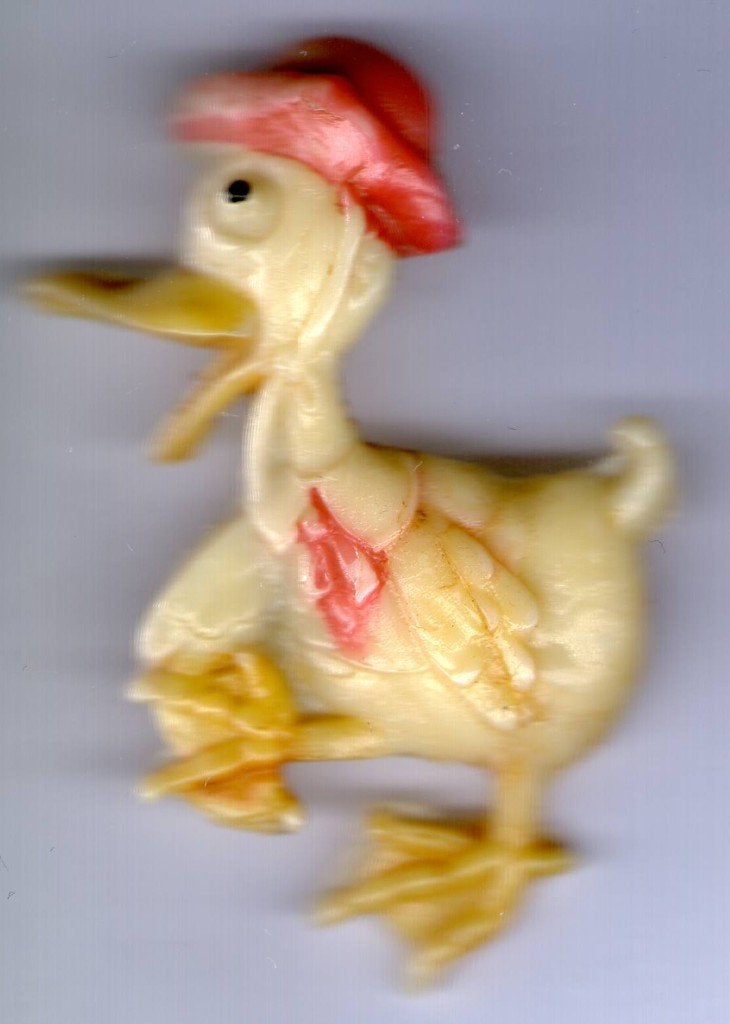 Donald Duck stripfiguur plastic broche ( T_271), Verzenden, Nieuw, Figuurtje, Speldje of Pin