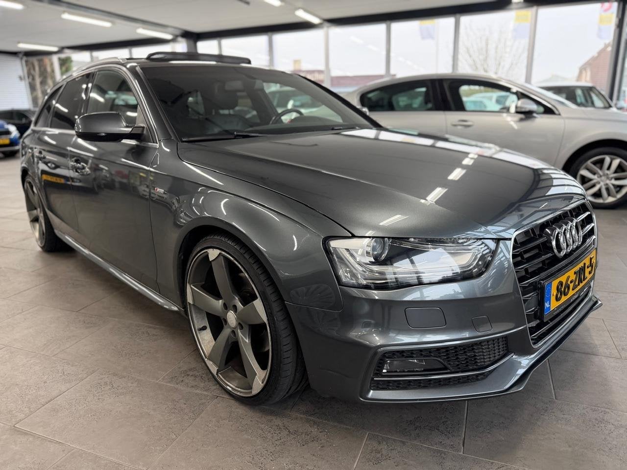 Audi A4 Avant 1.8 TFSI S Edition automaat panoramadak navi l, Auto's, Gebruikt, Zwart, 4 cilinders, 1505 kg