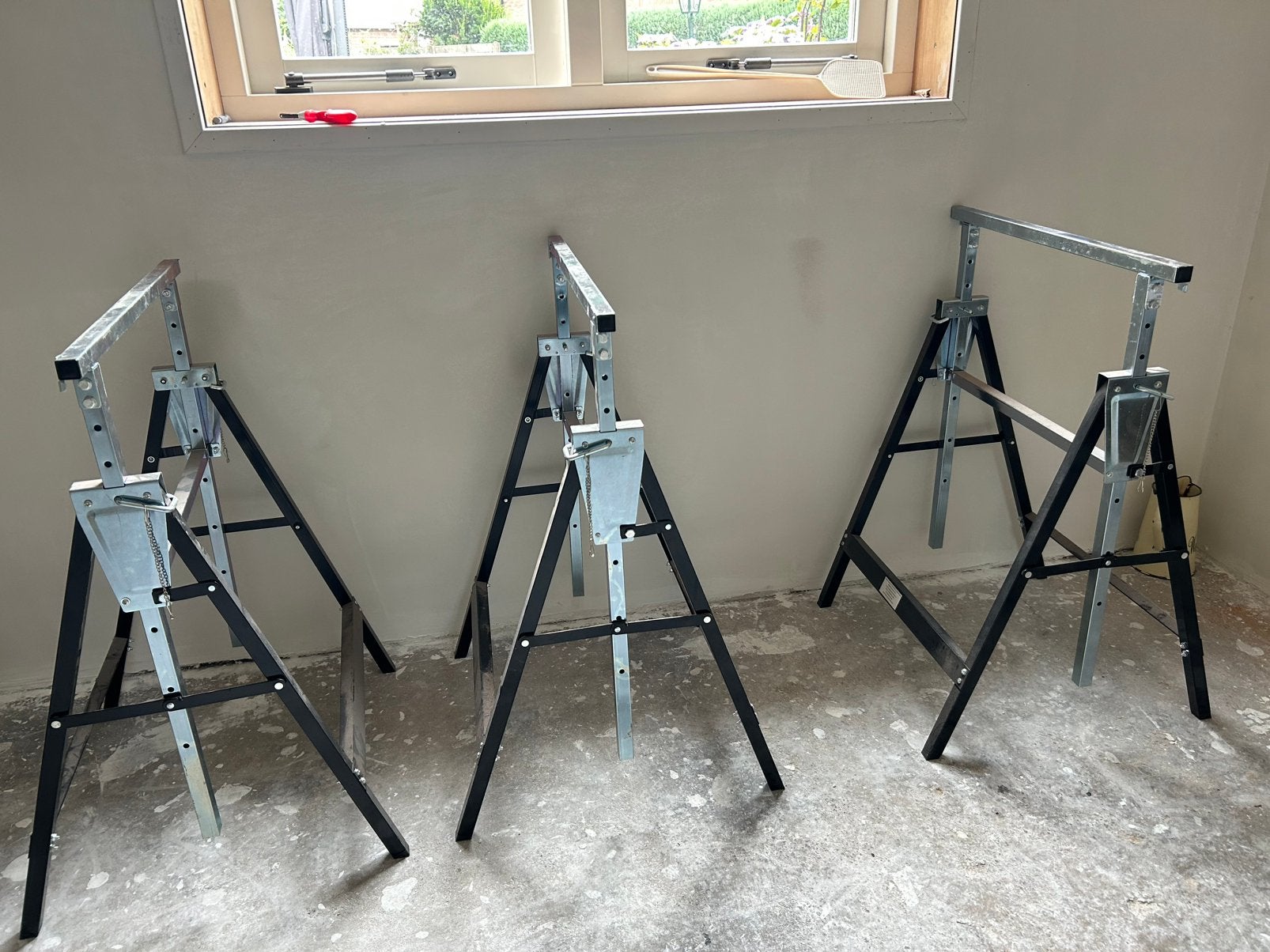TE KOOP. 3 x verstelbare schragen, Ophalen, Zo goed als nieuw, Overige typen, Minder dan 2 meter