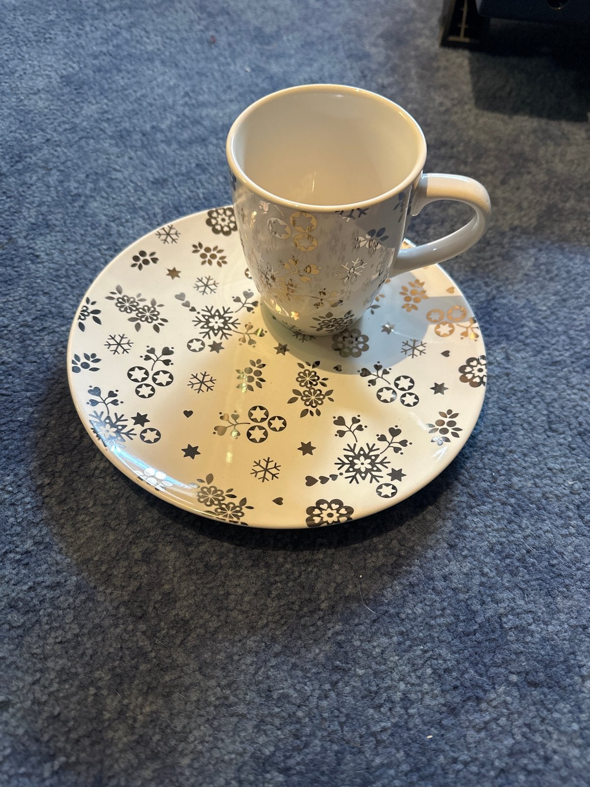 Mok en schotel met winterse print, Ophalen, Keramiek, Zo goed als nieuw, Overige stijlen