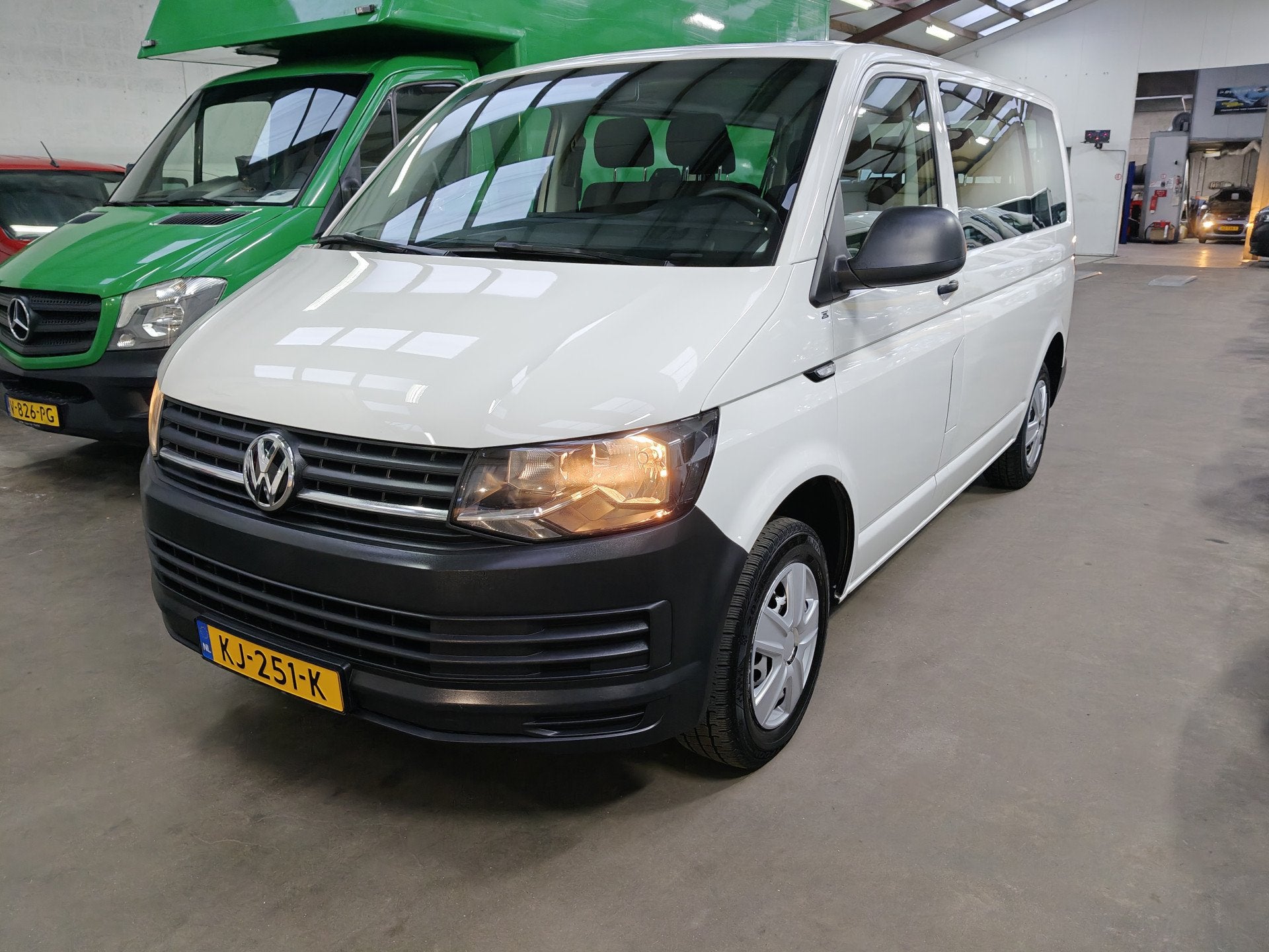 Volkswagen Transporter Kombi PERSONENBUS T6 2.0 TDI Euro 6, Auto's, Volkswagen, Voorwielaandrijving, Gebruikt, 255 €/maand, Wit