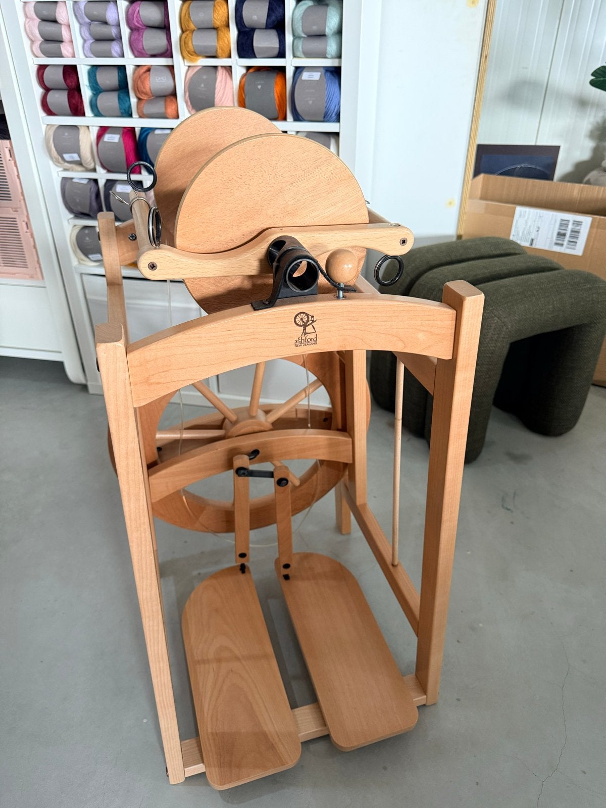 Ashford Country Spinner 2 (gelakt) - Zo goed als nieuw, Ophalen, Zo goed als nieuw, Naaimachine, Overige merken