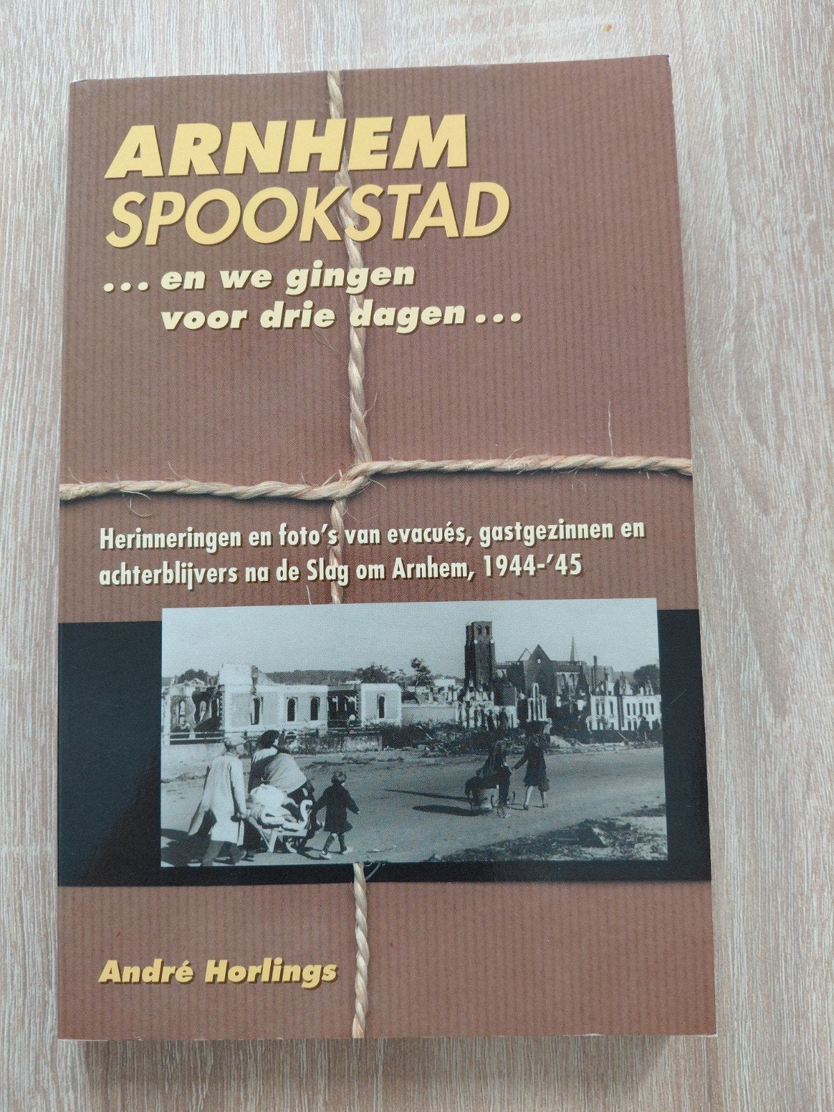 A. Horlings - Arnhem spookstad, Ophalen of Verzenden, Zo goed als nieuw, A. Horlings
