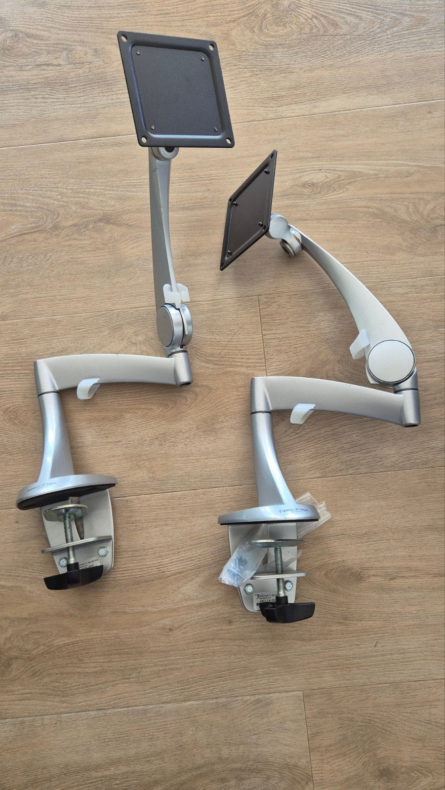 Ergotron Neo-Flex monitorarmen (2 stuks), Ophalen, Gebruikt, In hoogte verstelbaar, Ergotron