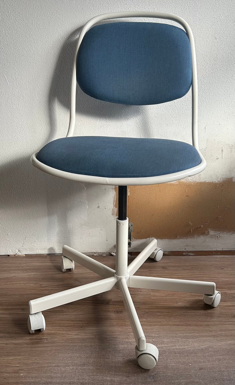IKEA ÖRFJÄLL Bureaustoel, wit/Vissle donkerblauw, Ophalen, Gebruikt, Blauw, Bureaustoel