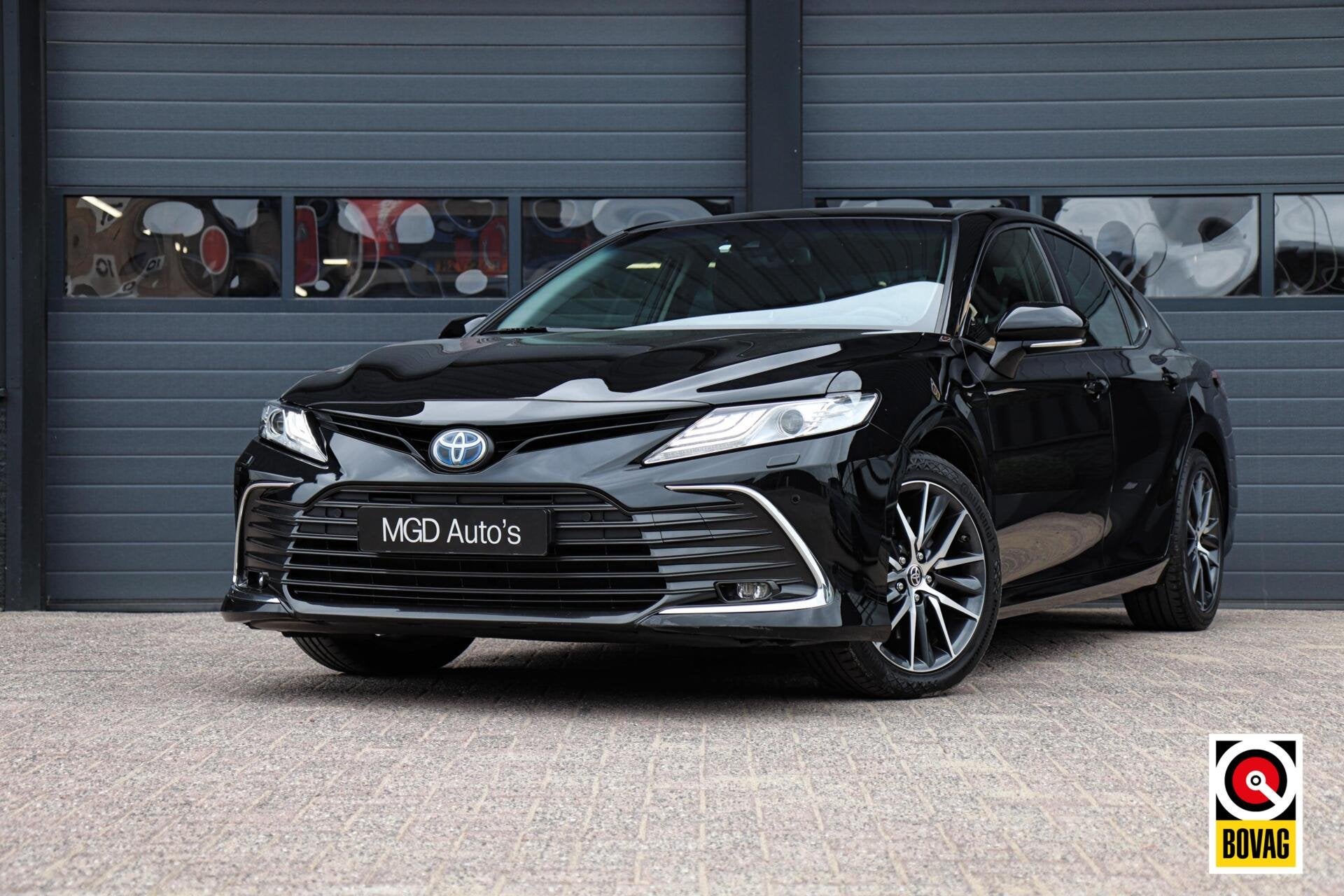 Toyota Camry 2.5 Hybrid Premium |LED|CAMERA|KEYLESS|STOELVER, Lichtsensor, Gebruikt, 4 cilinders, Bedrijf