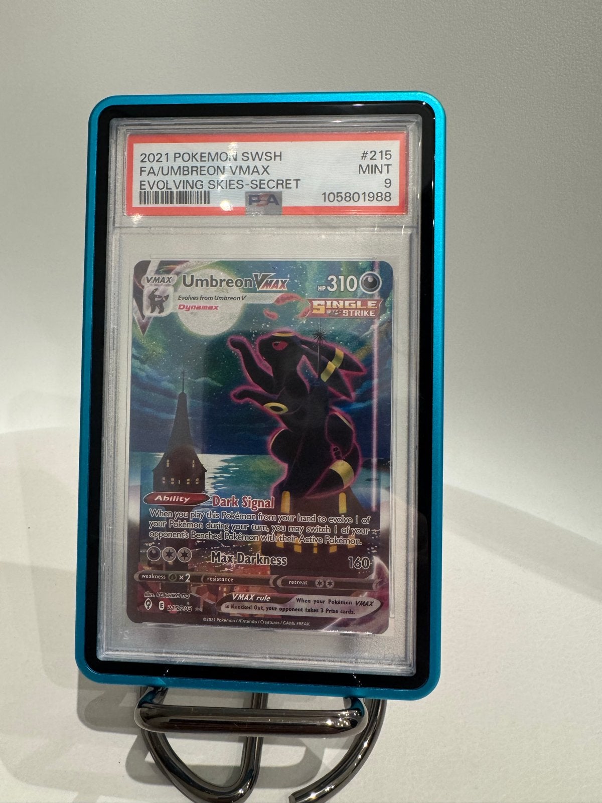 PSA 9 Umbreon VMAX (Alternate Art) Evolving Skies Pokémon, Ophalen of Verzenden, Zo goed als nieuw, Losse kaart