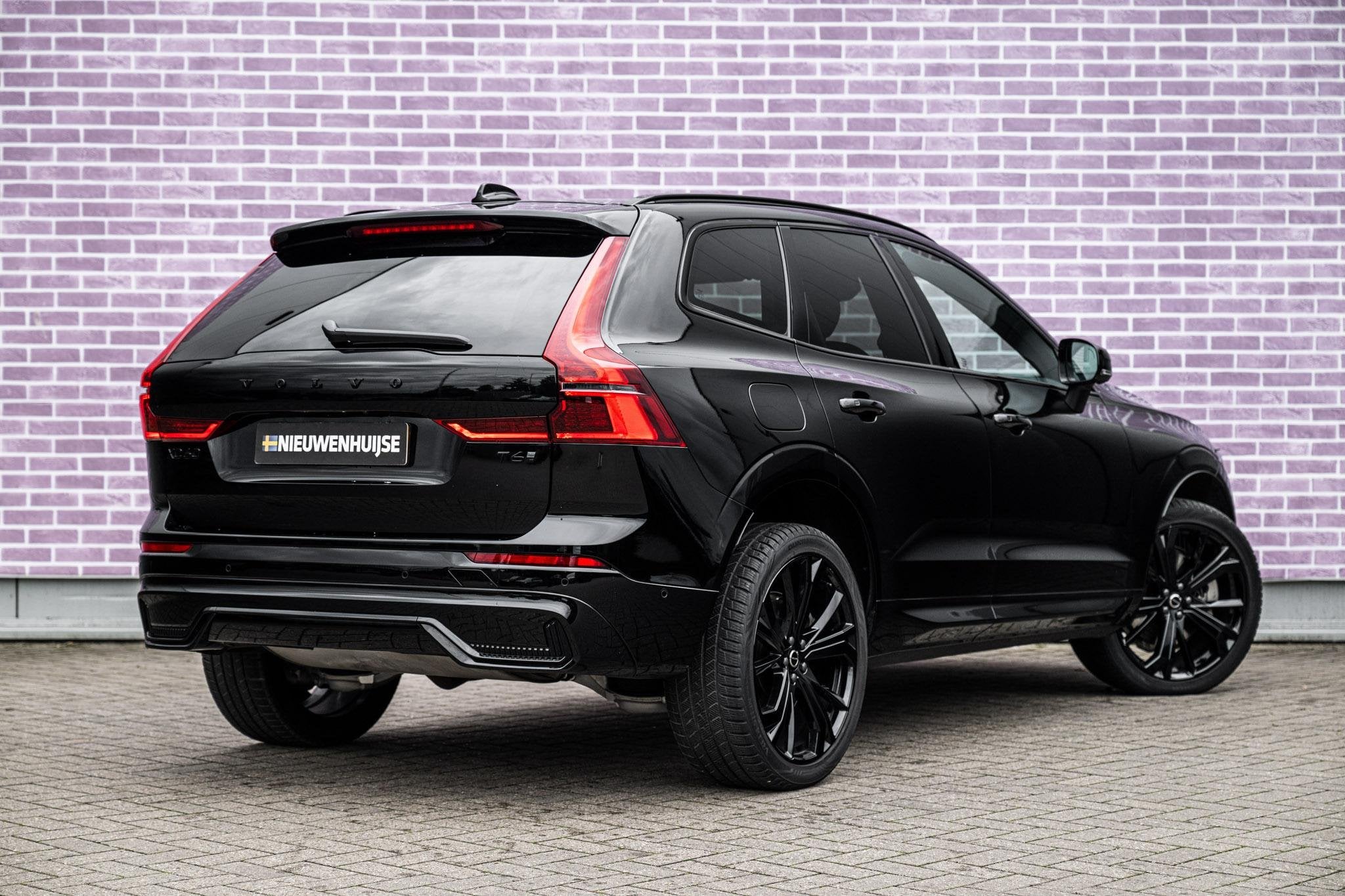 Volvo XC60 2.0 T6 Plug-in Hybrid AWD Ultra Black Edition | P, Gebruikt, Euro 6, 4 cilinders, Zwart
